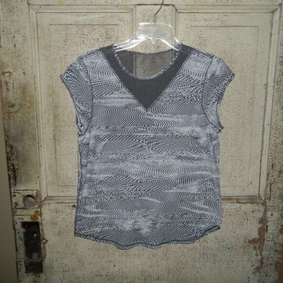 Lululemon Tops - Lululemon "For the Run" Snake Print Mesh Top Size 8/10 (QQ-2)